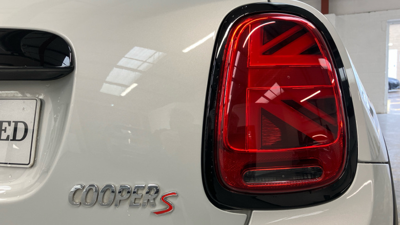 MINI Hatchback 2.0 Cooper S Sport II 3dr Auto Petrol Hatchback